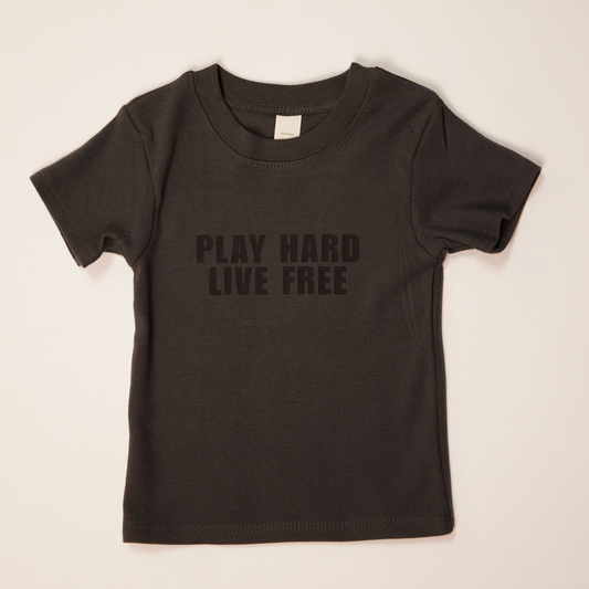 INFANT ORGANIC COTTON TEE: Play Hard Live Free