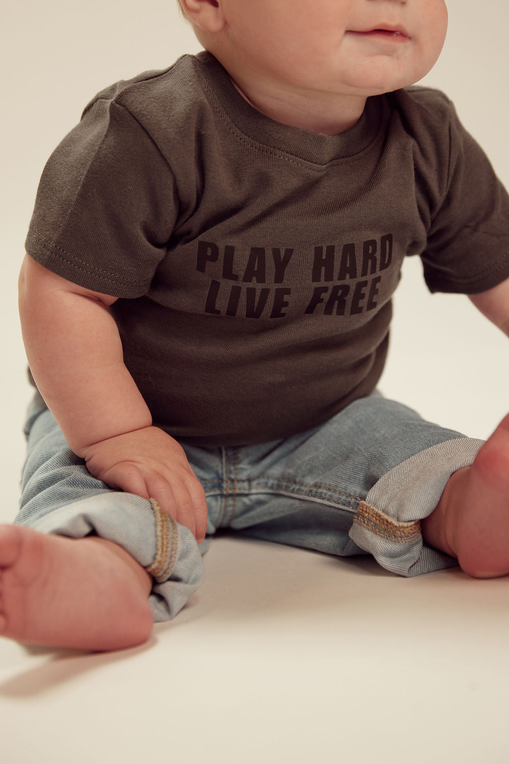 INFANT ORGANIC COTTON TEE: Play Hard Live Free